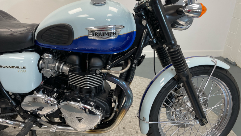Triumph Bonneville T100 (10MY)